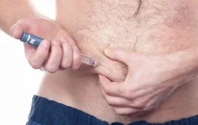 man-injecting-in-belly.webp man-injecting-in-belly.webp